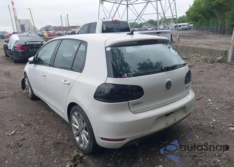 2014 Volkswagen Golf 2.0L Tdi z USA, uszkodzony, nr VIN WVWDM7AJ6EW000207